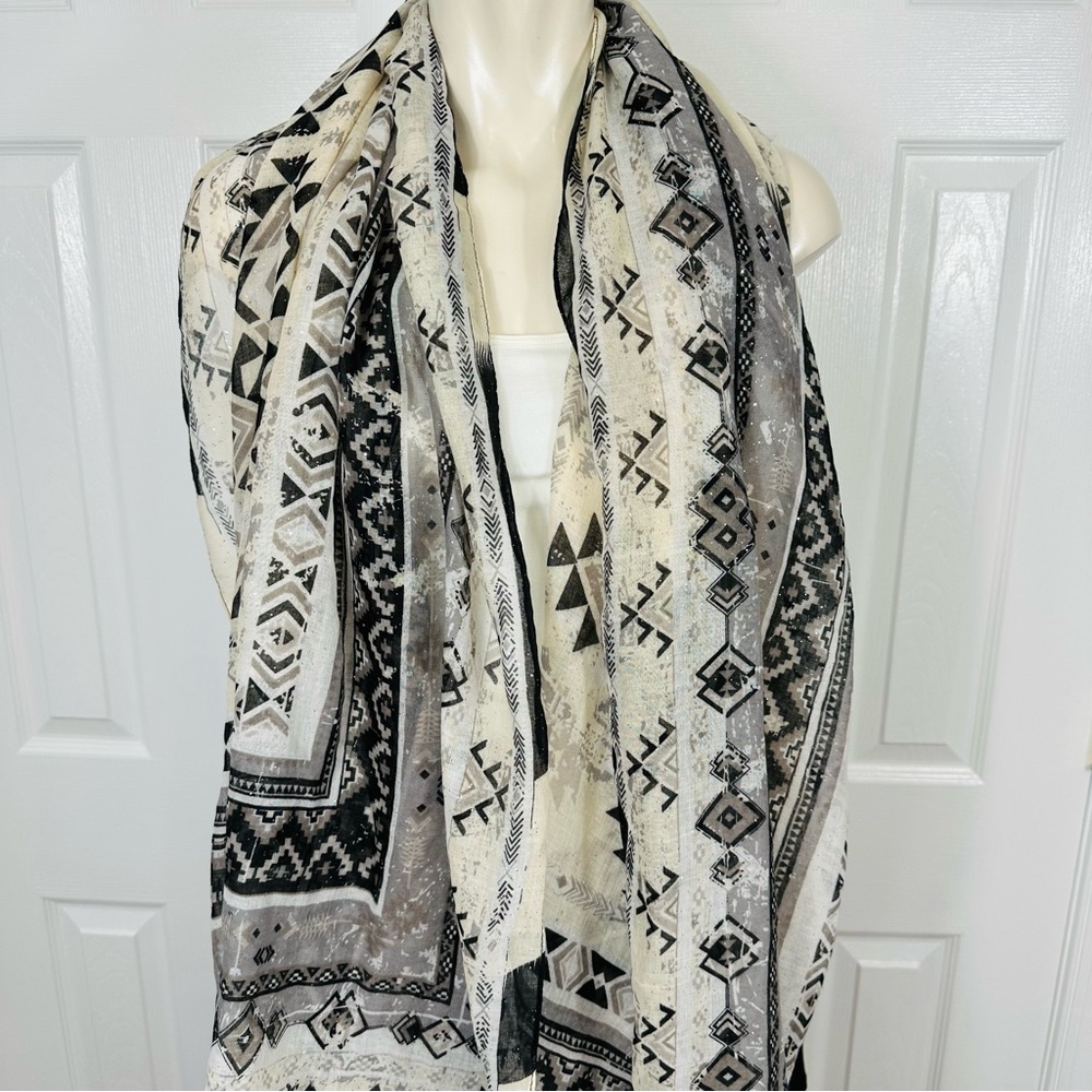 🌟Sold 🌟EXPRESS Aztec print long scarf cream grey black neutral lightweight s - Picture 3 of 4